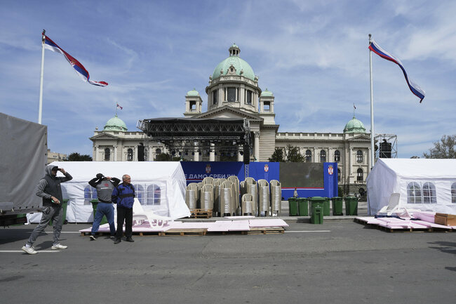 Народен митинг под надслов "Не даваме Сърбия" се провежда в Белград и ще продължи до неделя