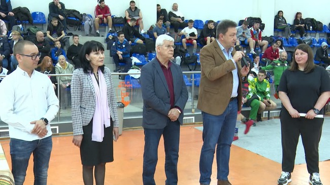 Президентът на федерацията Станка Златева откри Държавното първенство по борба за кадети и кадетки в Петрич