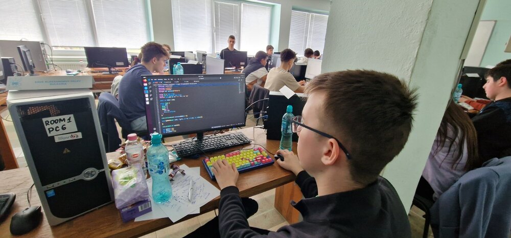 Община Шумен: Международния турнир по информатика за напреднали – IATI започна с обща задача за двете възрастови групи