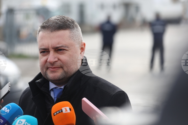 Започват мащабни контролни действия на данъчни складове за съхранение и производство на акцизни стоки на територията на цялата страна, заяви Росен Василев, директор на ТД "Митница София"