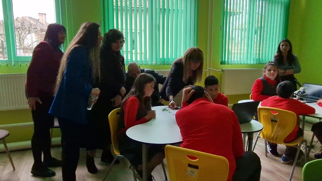 С открит урок на тема „Значението на водата за живота на планетата Земя“ бе открит STEM кабинет в ОУ „Христо Смирненски“ в брезнишкото с. Ноевци