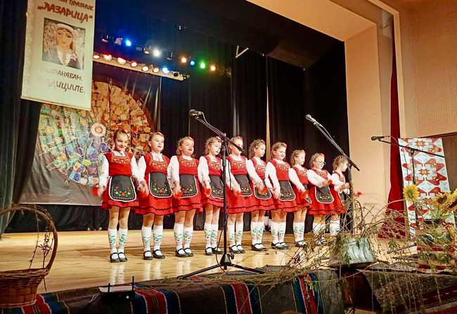 С образователна насоченост бе първият пролетен празник „Лазарица“ в Попово