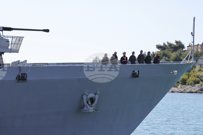 Група от 40 мигранти, изпратени от Италия в Албания, пристигнаха на пристанище Шънджин 