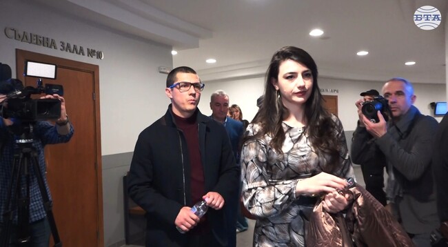 Делото срещу Лена Бориславова ще се гледа по административния ред, реши съдът