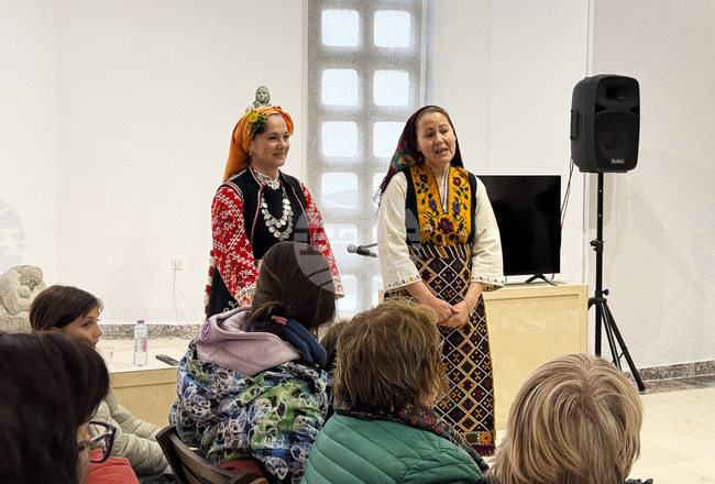 Казанлък - детски носии - представяне 