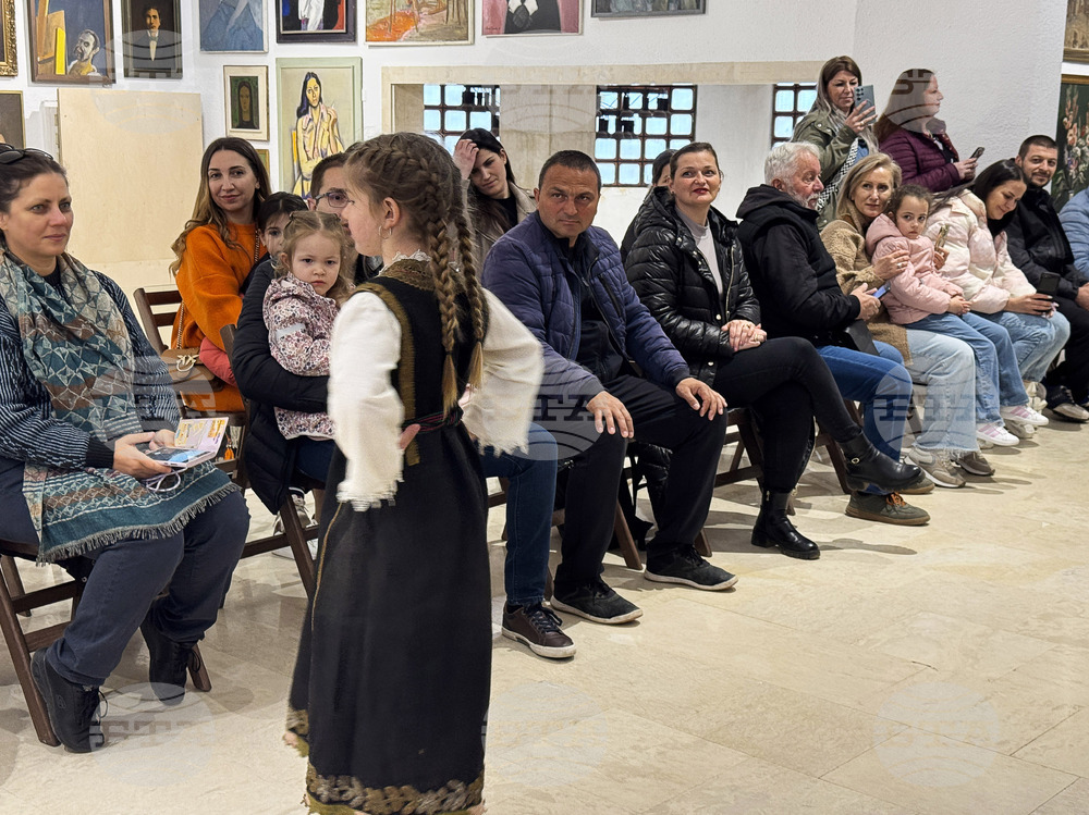 Казанлък - детски носии - представяне