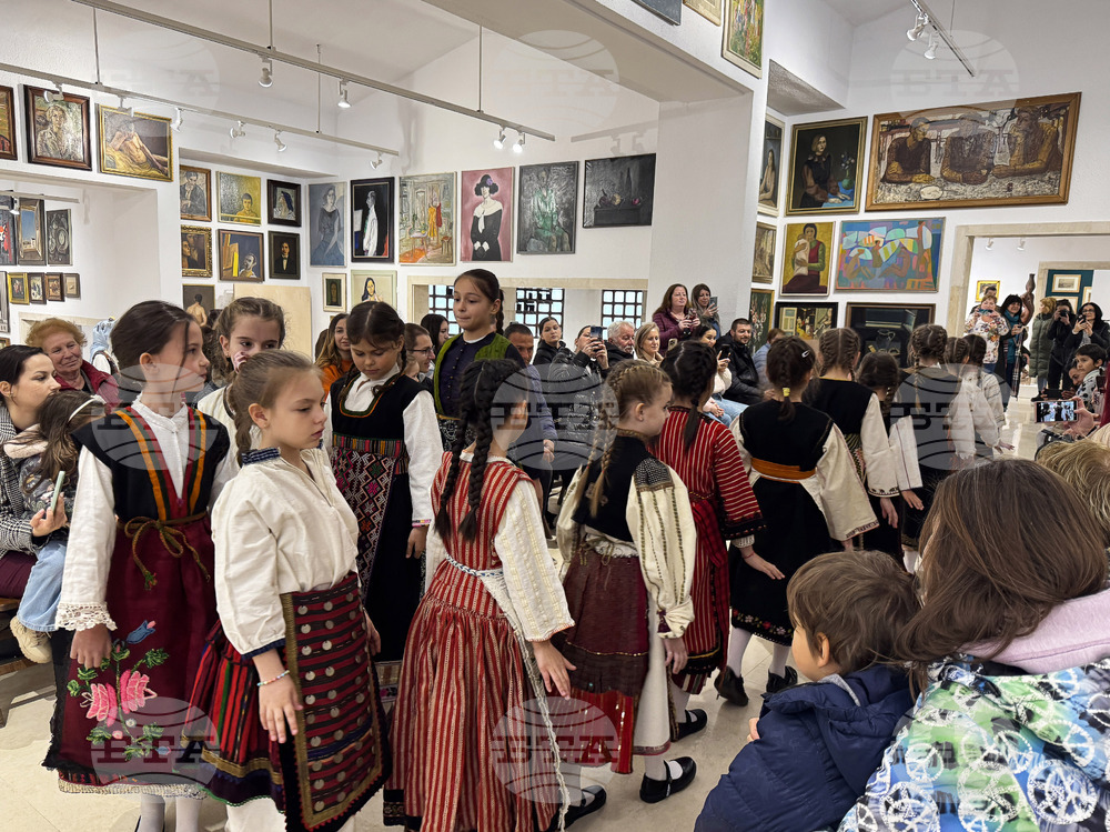 Казанлък - детски носии - представяне