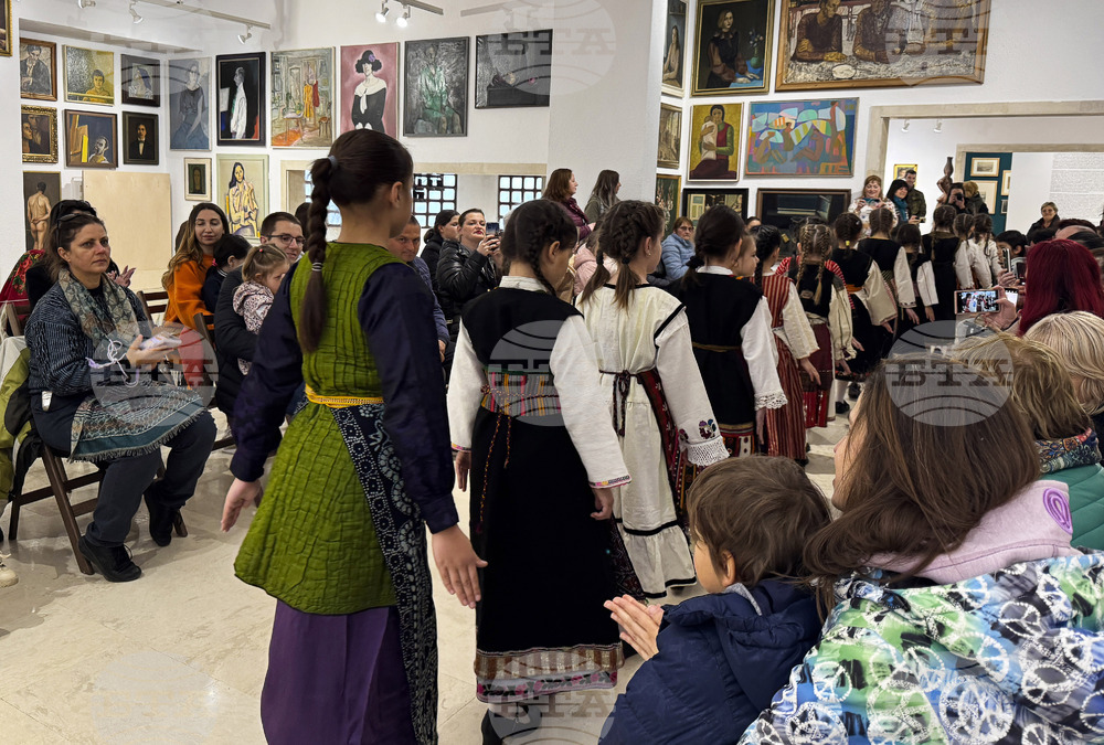 Казанлък - детски носии - представяне