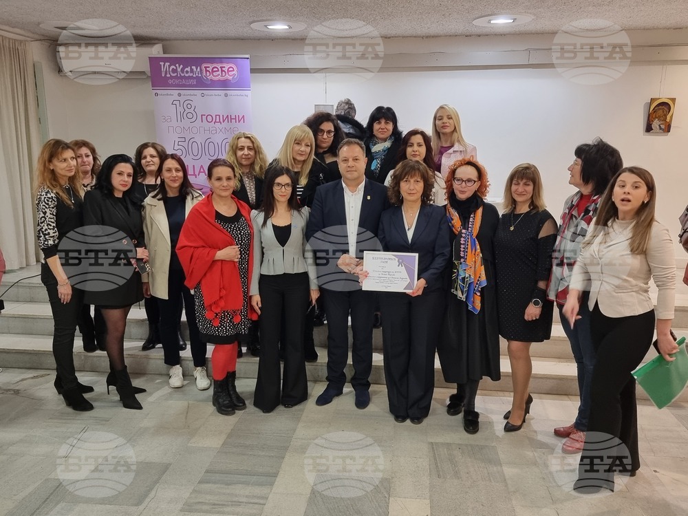 Благотворителна изложба „Жени за жени“ в помощ на двойки с репродуктивни проблеми беше открита във Велико Търново