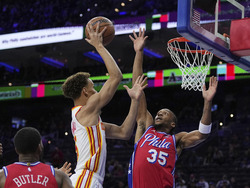 Hawks 76ers Basketball