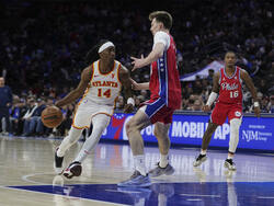 Hawks 76ers Basketball