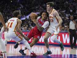 Hawks 76ers Basketball