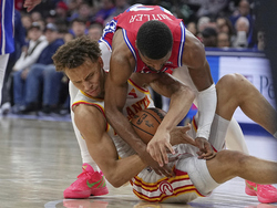 Hawks 76ers Basketball