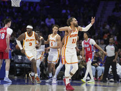 Hawks 76ers Basketball