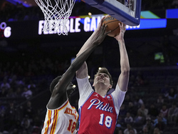 Hawks 76ers Basketball