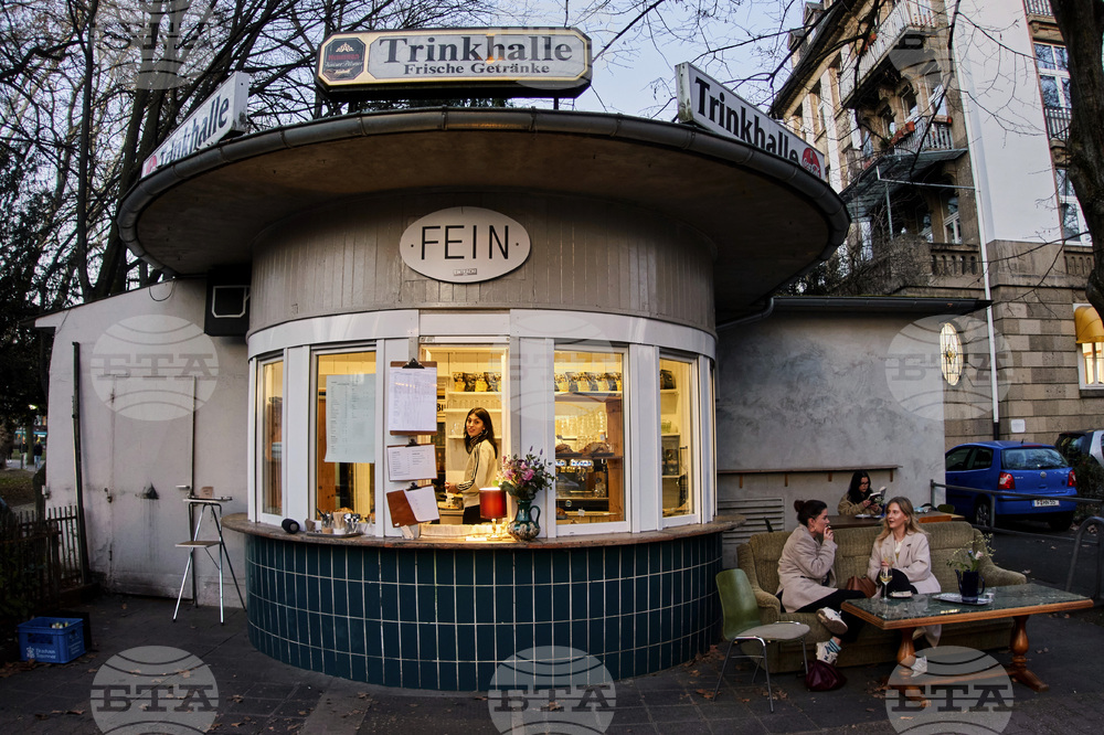 "Водни къщички" придават човешко лице на финансовата столица на Германия