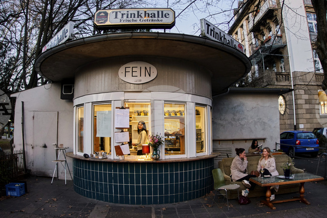 "Водни къщички" придават човешко лице на финансовата столица на Германия