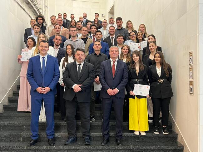 Атанас Зафиров връчи сертификати на участниците в стажа „Политиката отвътре” 