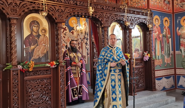 Новият храм "Св. Архангели" в свищовското с. Хаджидимитрово беше осветен навръх Лазаровден