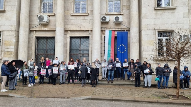 Гневни сме, заявиха протестиращи във Враца заради жертвите на пътя