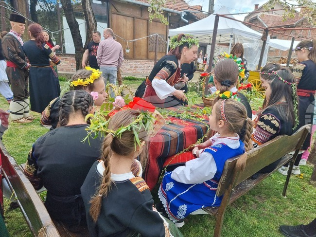 В кюстендилското село Раждавица пресъздадоха обичая за Лазаровден