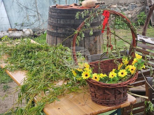 Ученици от Българското училище в Хамбург се запознаха с празниците Лазаровден и Цветница в рамките на кръжока „Традиции в България“