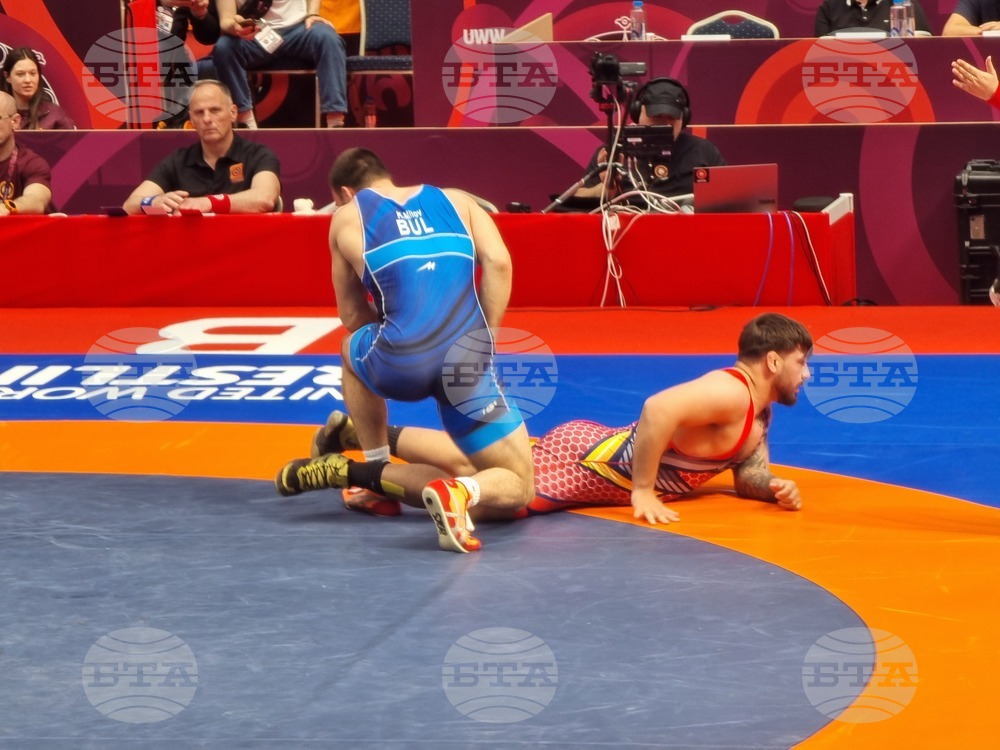 Кирил Милов и Недялко Петров стартираха с победи на Европейското първенство по борба в Словакия, турнирът бе прекъснат заради технически проблем