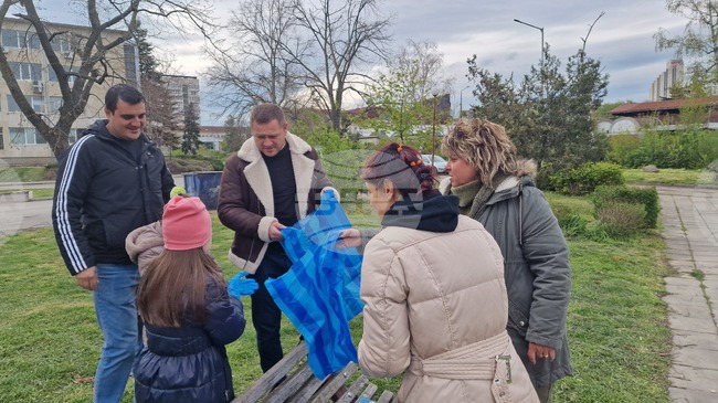 Деца и родители в Разград станаха герои в актуализираната поучителна приказка "Сливи за смет"