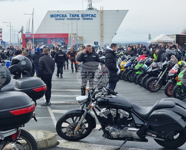 Мотоциклетисти от цялата страна се събраха за откриването на Мотосезон-2025 в Бургас