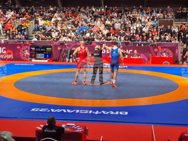 Кирил Милов и Абу-Муслим Амаев са на полуфинали на еврошампионата по борба в Братислава, други двама българи запазват шанс за репешажи в последния ден