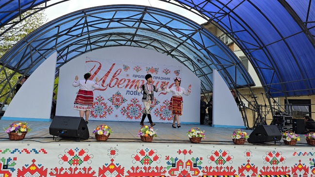 С народни песни и танци, концерти и демонстрации на майстори занаятчии Ловеч посреща своите гости на Цветница