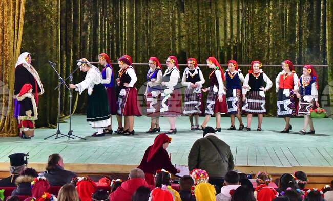 Над 20 фолклорни формации се включиха в лазарския събор в силистренското село Калипетрово