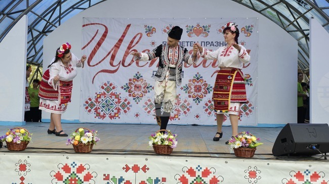 Фолклорна програма, концерти и детски работилници включва вторият ден от празничната програма за Цветница в Ловеч