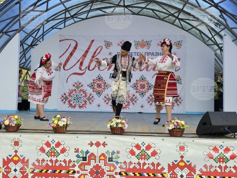 Фолклорна програма, концерти и детски работилници включва вторият ден от празничната програма за Цветница в Ловеч