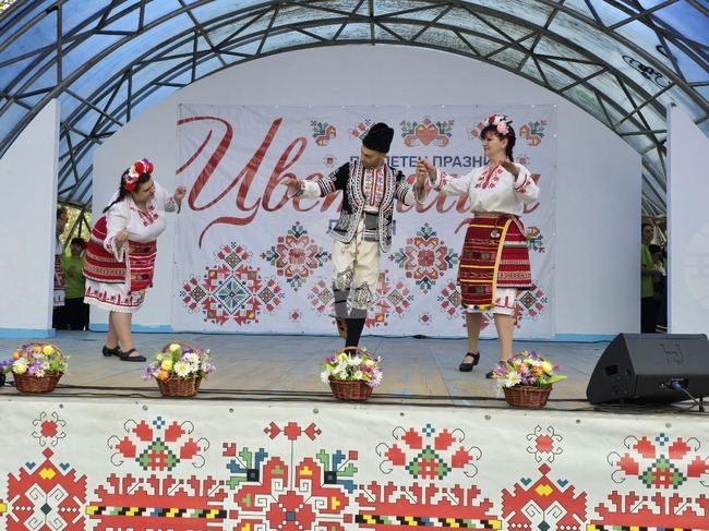 Фолклорна програма, концерти и детски работилници включва вторият ден от празничната програма за Цветница в Ловеч