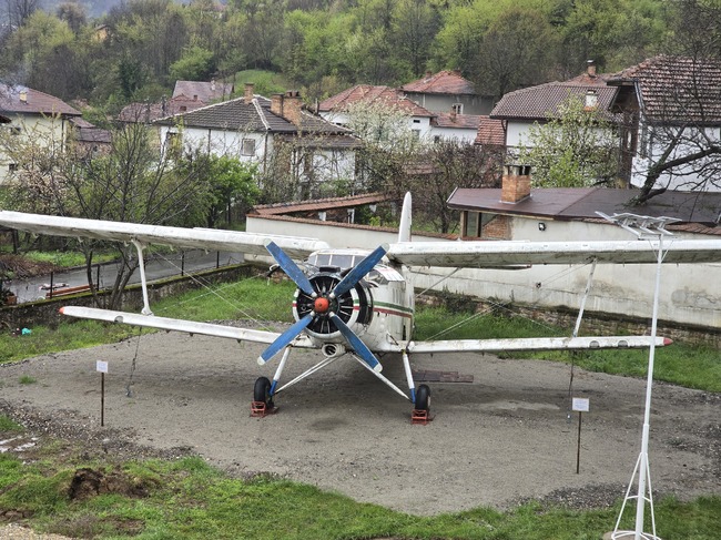 Постоянна изложба, посветена на историята на българската военна авиация, беше открита в угърчинското с. Лесидрен