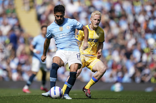 Клаузата за удължаване на договора на Илкай Гюдноган с Манчестър Сити бе активира, но бъдещето му в клуба не е сигурно