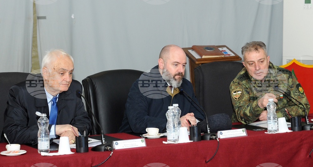 Bulgarian, US Defence Officials Visit NATO Multinational Battle Group in Novo Selo