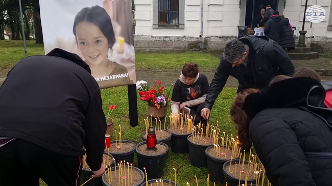 Хиляди се събраха на мирен протест в село Телиш с искане да се спре „войната“ по пътищата