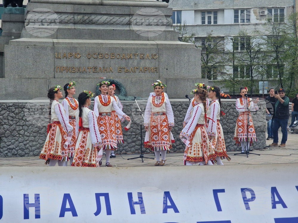 "Правосъдие за всеки" - Ансабъл "Чинари"