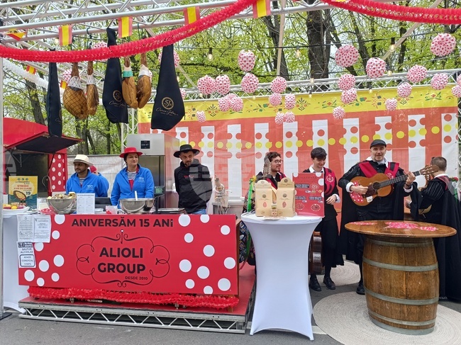 Вкусове от света на фестивал на уличната храна в Букурещ