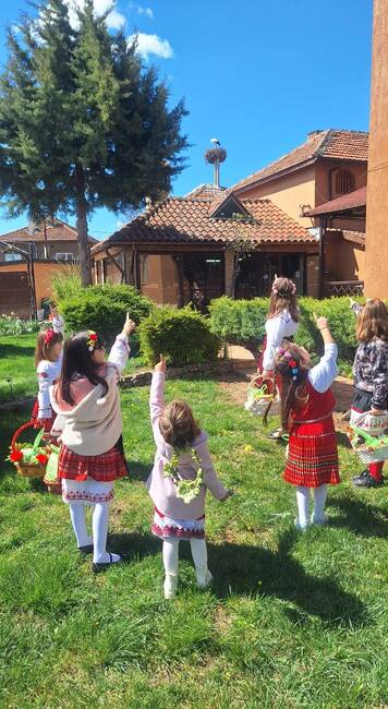 Момичета лазаруваха във видинското село Неговановци, благославяха за здраве и берекет