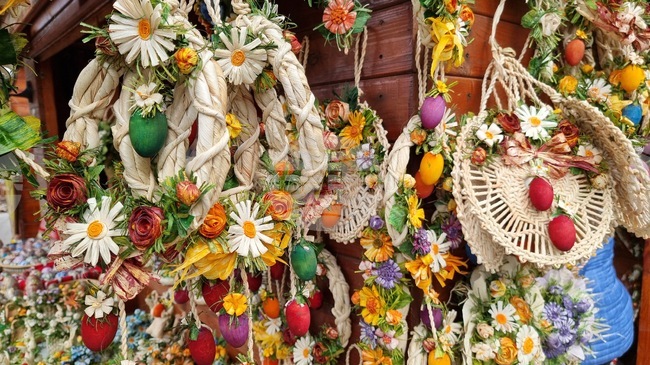 Жителите на Букурещ празнуват Цветница с панаир на занаятите и с японски вишни