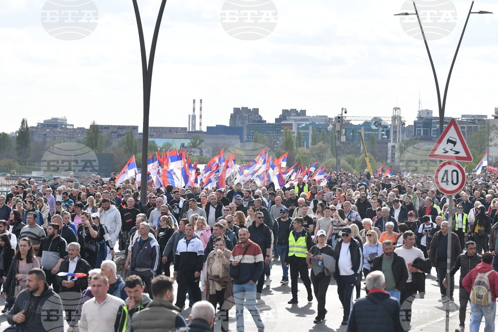 Сърбия - президент - митинг