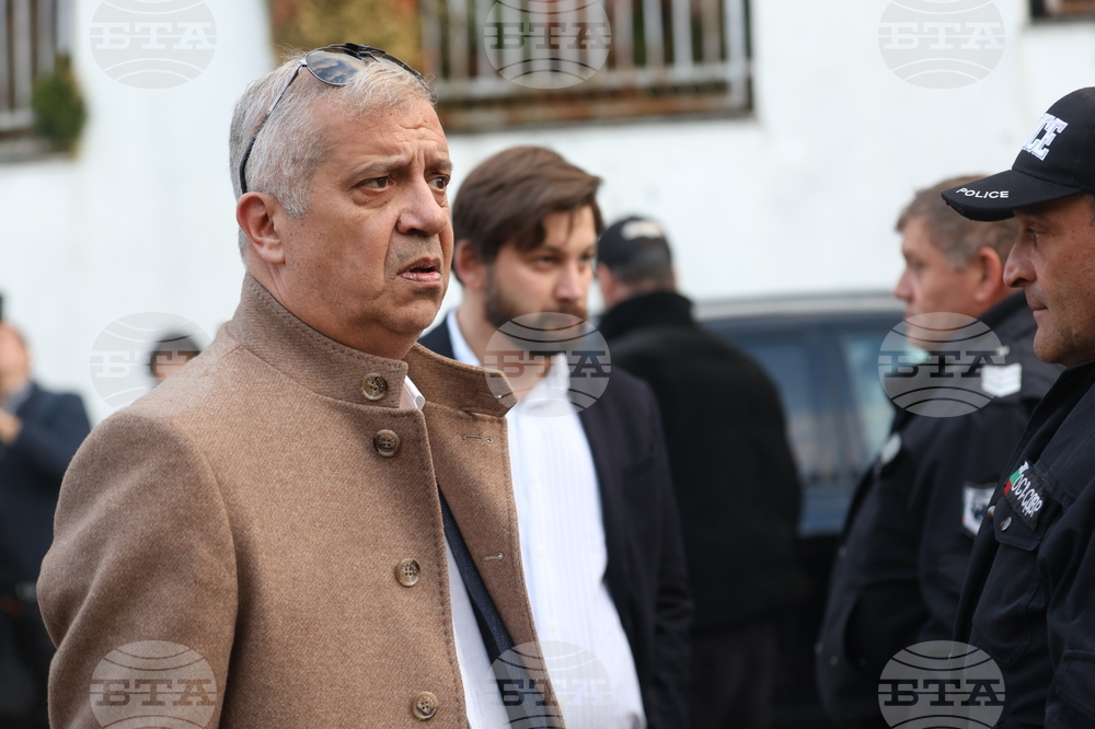 Активисти на Ахмед Доган влязоха в „Сараите“ в Бояна