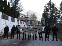 Активисти на Ахмед Доган влязоха в „Сараите“ в Бояна