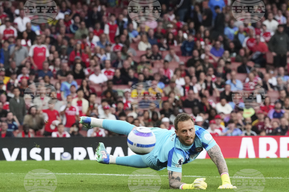 Байер Леверкузен постигна принципно споразумение с Брентфорд за привличането на вратаря Марк Флекен