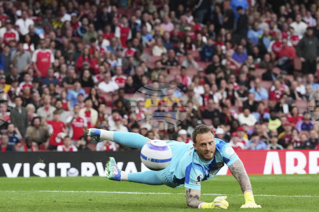 Байер Леверкузен постигна принципно споразумение с Брентфорд за привличането на вратаря Марк Флекен