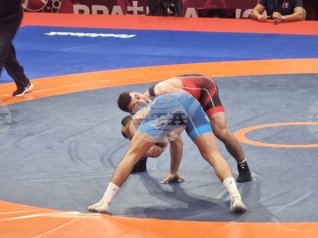 Семен Новиков спечели сребърен медал на еврошампионата по борба в Словакия