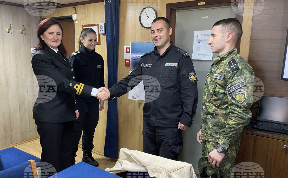 Турция - Истанбул - Български военен научноизследователски кораб „Св. св. Кирил и Методий“